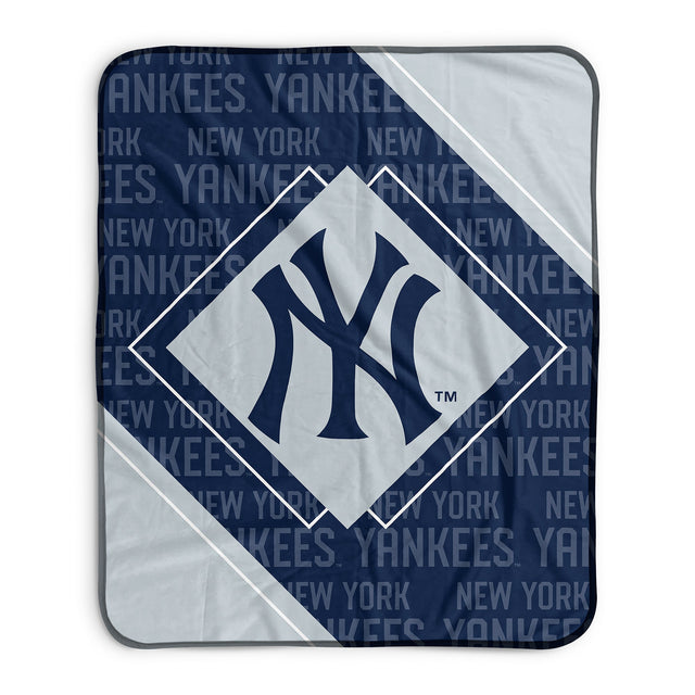 Pixsona New York Yankees Boxed Pixel Fleece Blanket